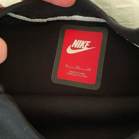 Nike Sweatshirt - Picture 10 of 11